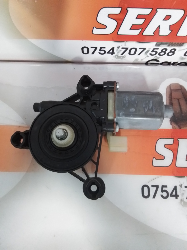 Motoras macara stanga fata Audi A4 (2015-2019) [8W2, B9] 2.0 Motorina 2017, 8W0959801