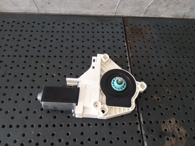 Motoras macara stanga fata audi a4 b8 8k 8k0959801a 1101a66634110