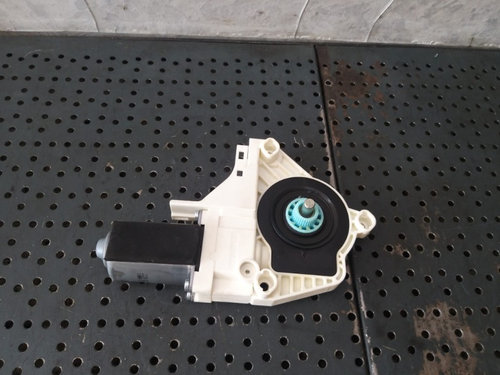 Motoras macara stanga fata audi a4 b8 8k 8k0959801a 1101a66634110