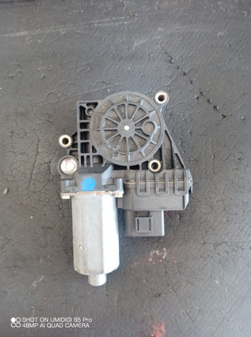Motoras macara stanga fata , AUDI A6 C5 COD -013082177