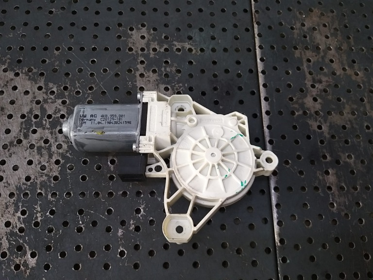 Motoras macara stanga fata audi a6 c8 4k 4k0959801