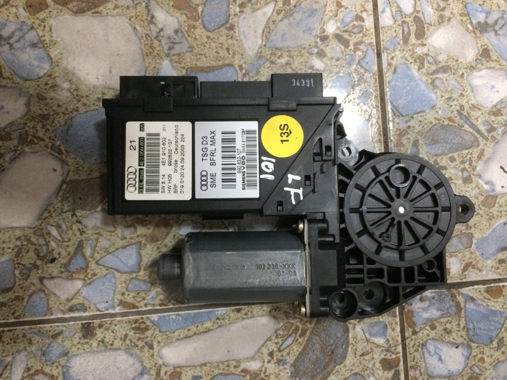 Motoras macara stanga fata Audi A8 D3/4E [2002 - 2005] Sedan 4.2 tiptronic quattro (335 hp) AUDI A8 (4E_) 10.2002 - 07.2010 A8 4.2 QUATTRO 4.2 - BFM