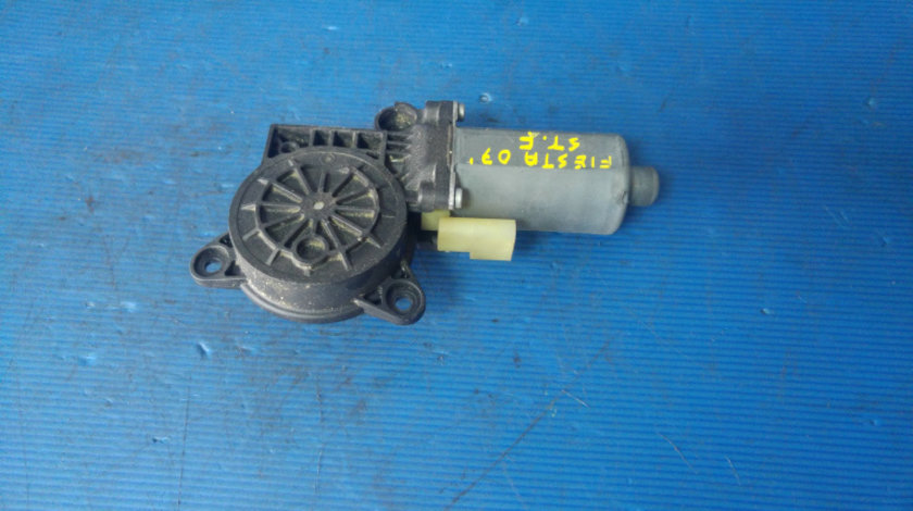 Motoras macara stanga fata ford fiesta 0130821938