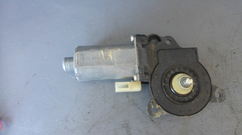 Motoras macara stanga fata ford fiesta 0130821938