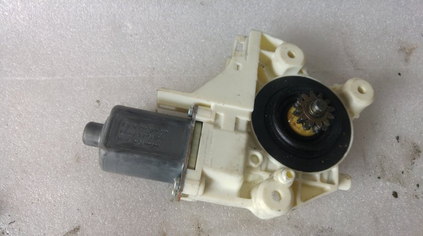 Motoras macara stanga fata ford focus 2 4m5t14a389 0130822217