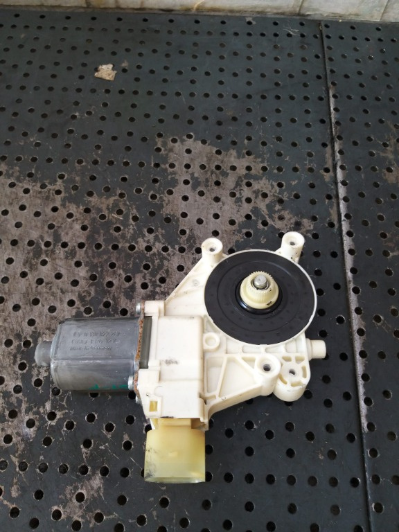 Motoras macara stanga fata ford s max wa6 0130822287