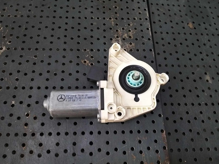 Motoras macara stanga fata mercedes a class w169 a1698201742 996146101