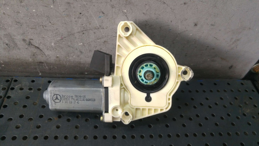 Motoras macara stanga fata mercedes a class w169 a1698201742 996146101