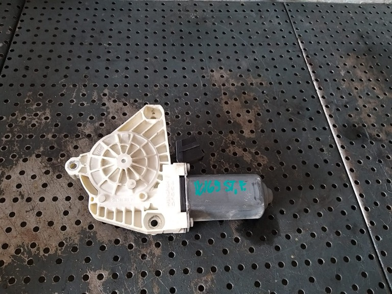 Motoras macara stanga fata mercedes a class w169 996146102 a1698204342
