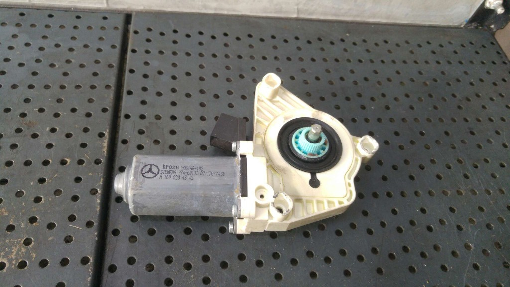Motoras macara stanga fata mercedes a class w169 996146102 a1698204342
