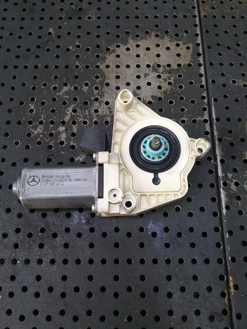 Motoras macara stanga fata mercedes b class w245 a1698204342 996146102 7746013202