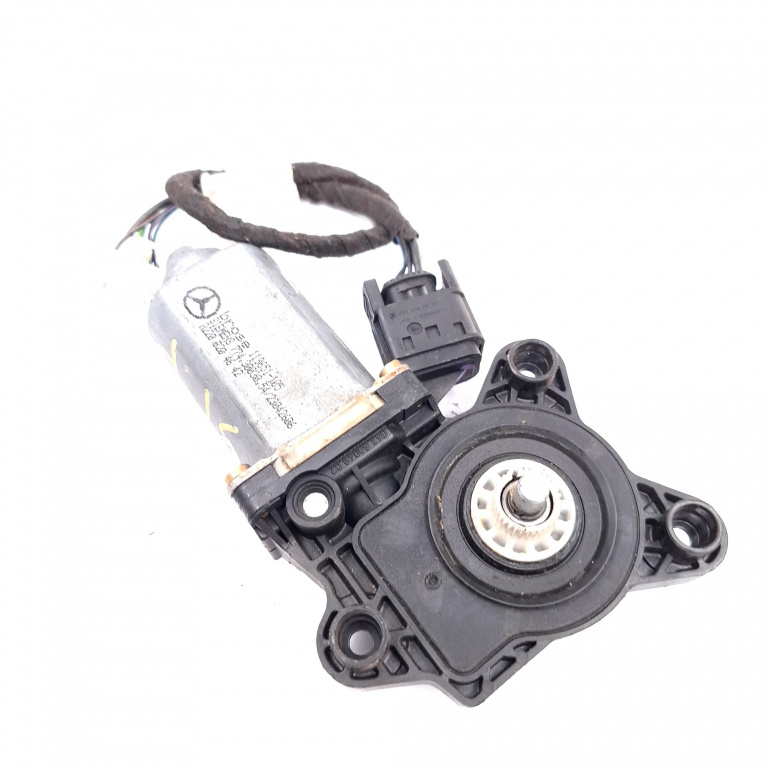 Motoras Macara Stanga,fata Mercedes-Benz C-CLASS (W203) 2000 - 2007 A2208204642, A 220 820 46 42, 119651105, 119651 105, 7743003054, 774 30030 54, 23042606, 0536004902