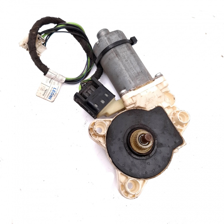 Motoras Macara Stanga Fata Mercedes-Benz E-Class (W211) 2002-2009 A2118202942, 0130821970, 993626101, 13553011, G81584 Bosch, Brose