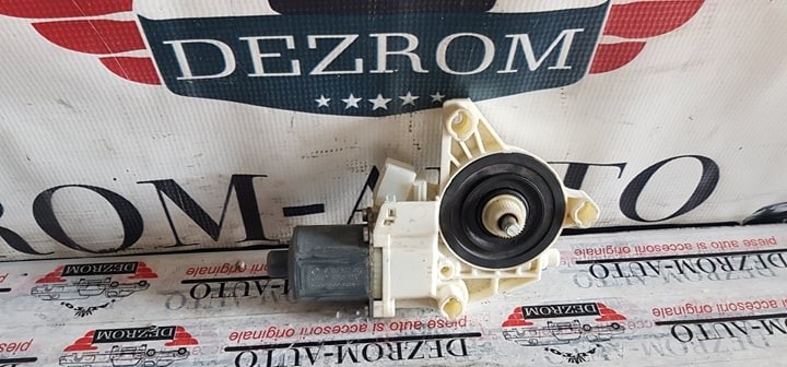 Motoras macara stanga fata Mercedes-Benz W204 C 350 cod A2048200142