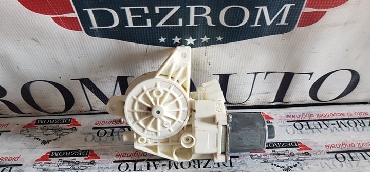 Motoras macara stanga fata Mercedes-Benz W204 C 350 cod A2048200142