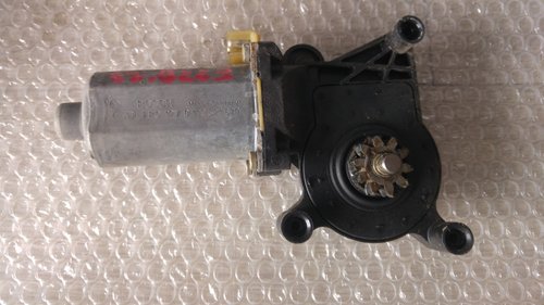 Motoras macara stanga fata mercedes e-class w210 0130821670