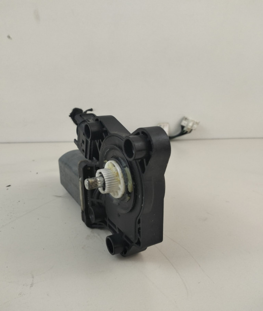 Motoras Macara Stanga Fata Mercedes W203 cod A2208204642 a2208204642 Mercedes-Benz C-Class W203/S203/CL203 [facelift] [2004 - 2007]