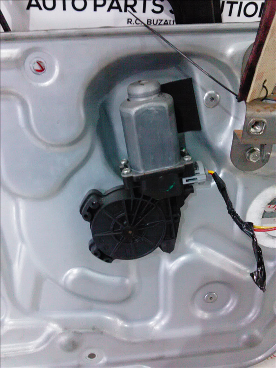 Motoras macara stanga fata NISSAN QASHQAI