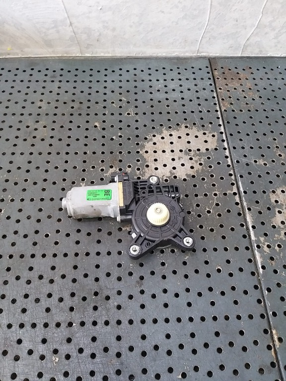 Motoras macara stanga fata opel antara a l07 25926017