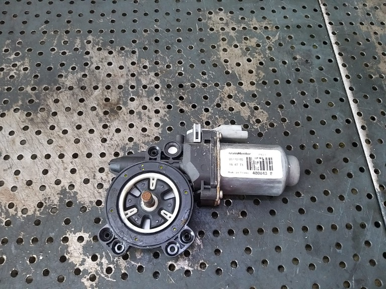 Motoras macara stanga fata peugeot 107 400843b