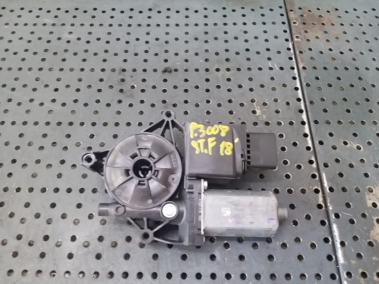 Motoras macara stanga fata peugeot 3008 2 9811848780 0130824069