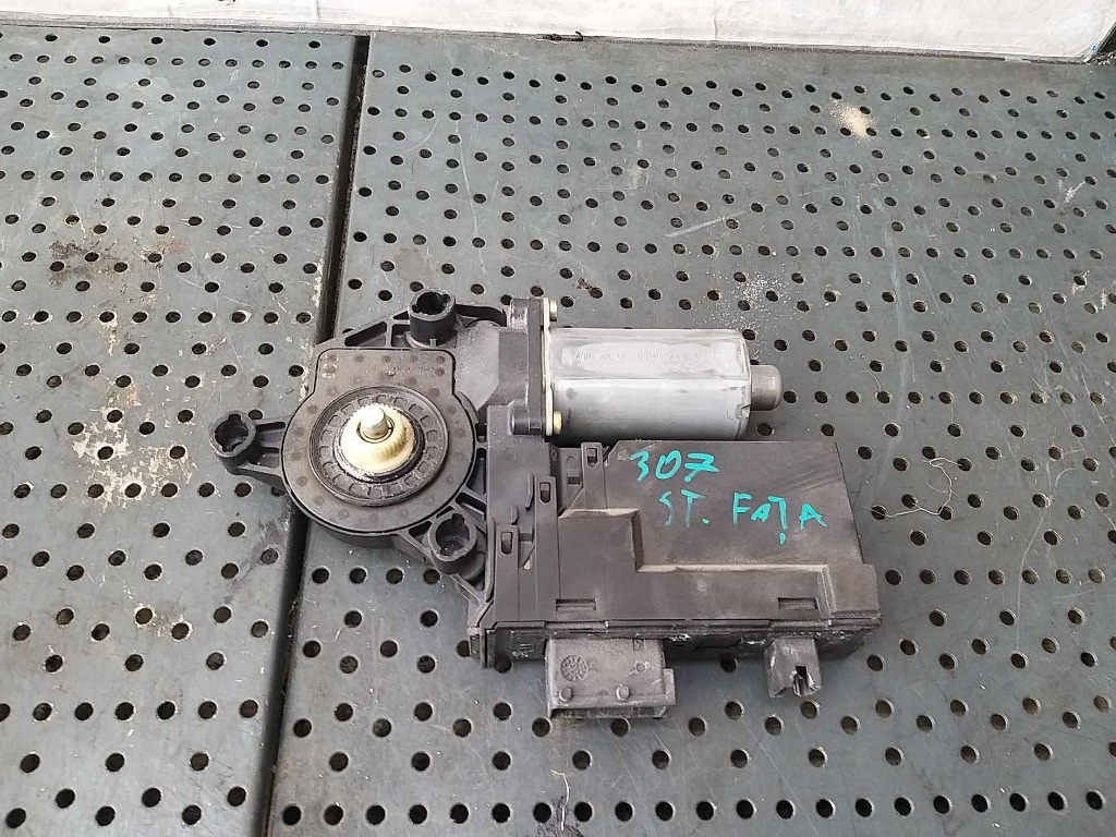 Motoras macara stanga fata peugeot 307 sw 9634457580 990830101