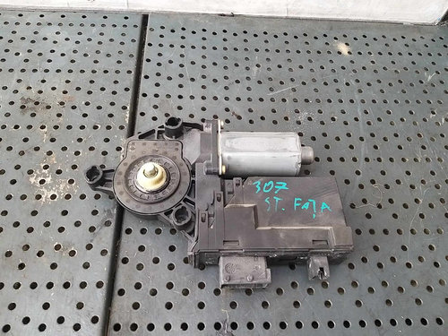 Motoras macara stanga fata peugeot 307 sw 9634457580 990830101