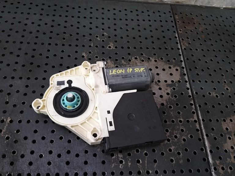 Motoras macara stanga fata seat leon 1p 1p0837401a 1k0959793h