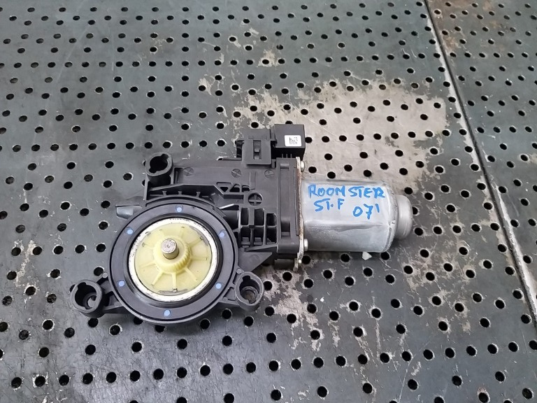 Motoras macara stanga fata skoda roomster 5j 6q2959802g