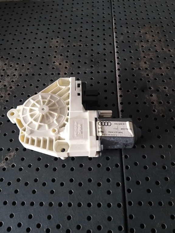 Motoras macara stanga fata skoda yeti 5l