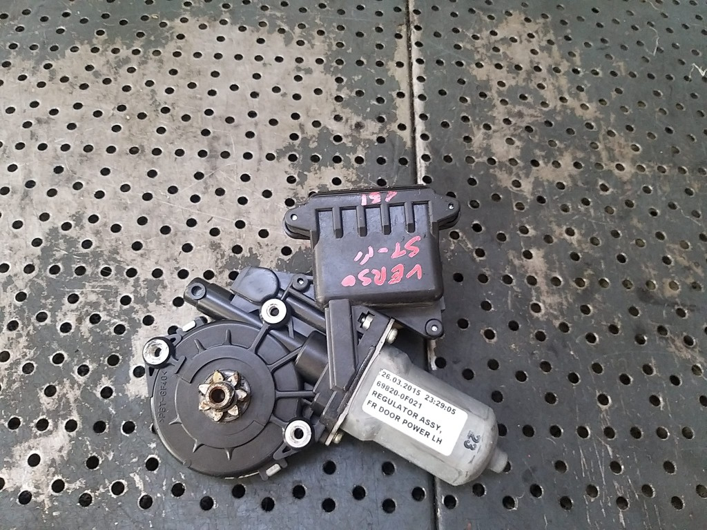 Motoras macara stanga fata toyota verso r2 698200f021 c14344100 857200f031