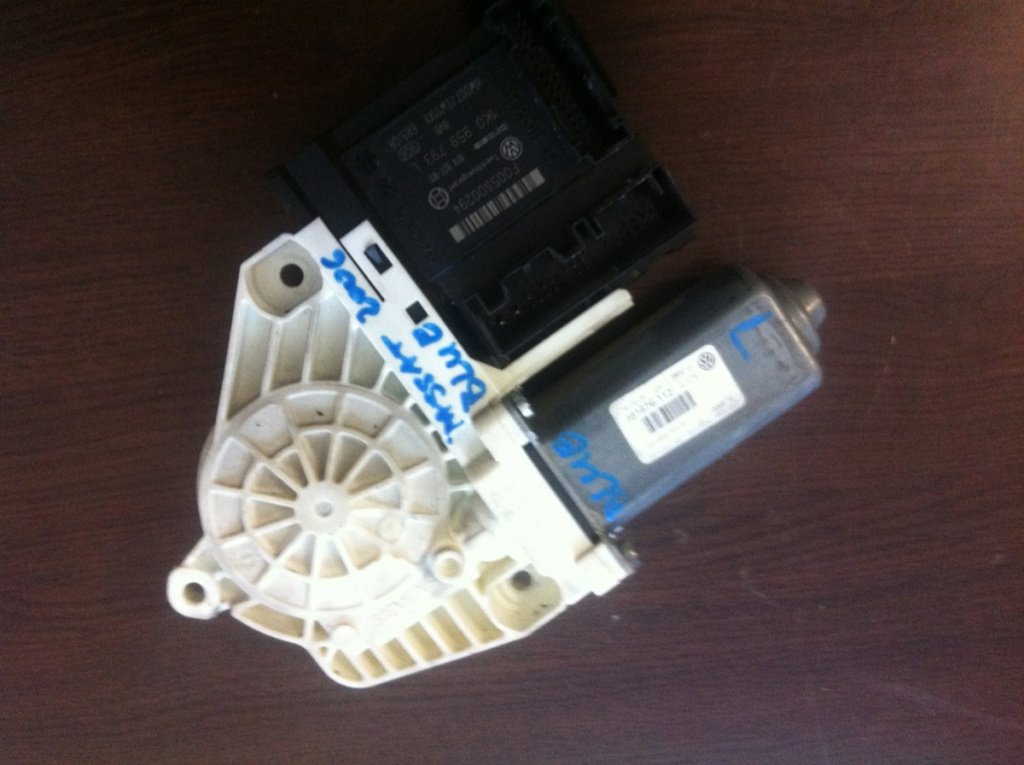 Motoras macara stanga fata Volkswagen VW Passat B6 [2005 - 2010] Sedan 4-usi 2.0 TDI MT (140 hp) (3C2)