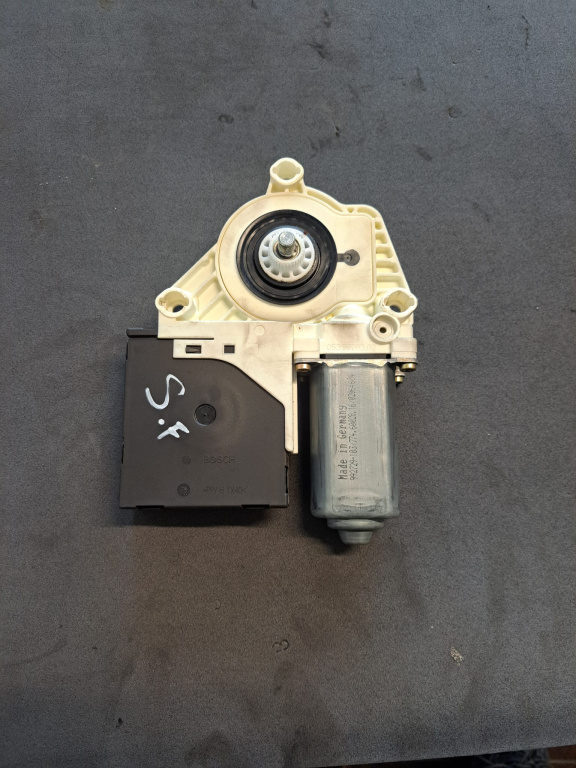Motoras macara stanga fata VW Golf 5 - COD 1K4837401E/1K0959793C
