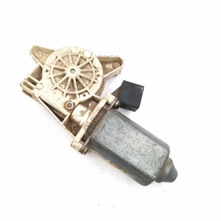 Motoras Macara Stanga,fata VW PASSAT B5, B5.5 1996 - 2005