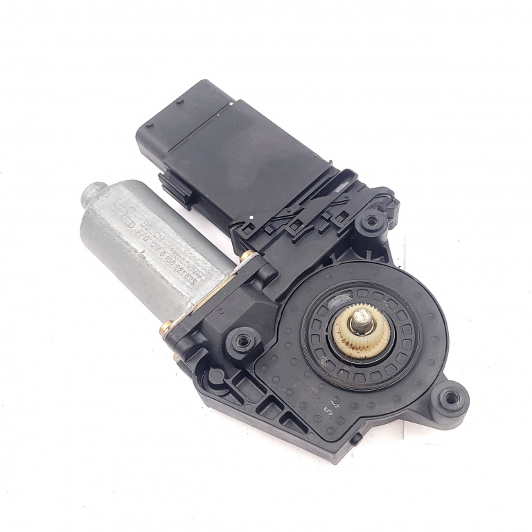 Motoras Macara Stanga,fata VW PASSAT B5, B5.5 1996 - 2005 0130821695, 119091XXX
