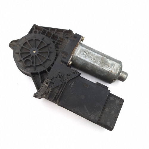 Motoras Macara Stanga,fata VW PASSAT B5, B5.5 1996 - 2005 0130821694, 119107100, 05072500, 50042100,...