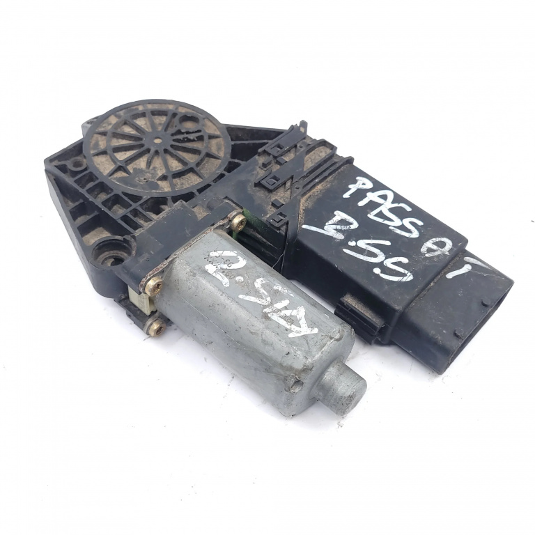 Motoras Macara Stanga,fata VW PASSAT B5, B5.5 1996 - 2005 105404301, 05074200, HW09S0009310303, 131031