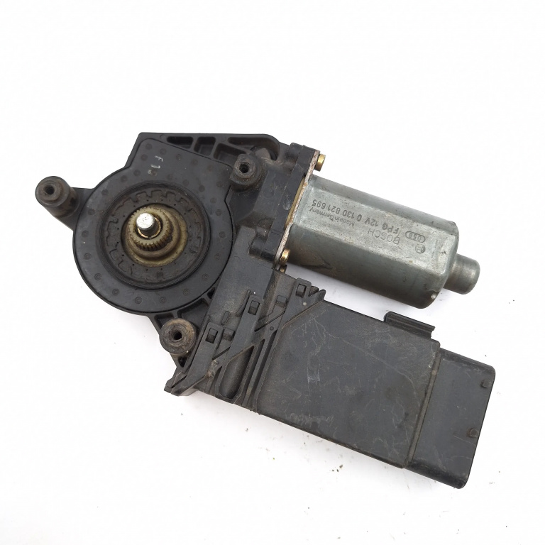 Motoras Macara Stanga,fata VW PASSAT B5, B5.5 1996 - 2005 0130821695, 105404301, 05074200, 105404-301, 05-0742-00, S0001140201, 160553, 119091XXX