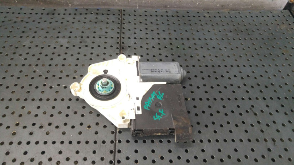 Motoras macara stanga fata vw passat b6 3c2 1k0959702p 1k0959792l