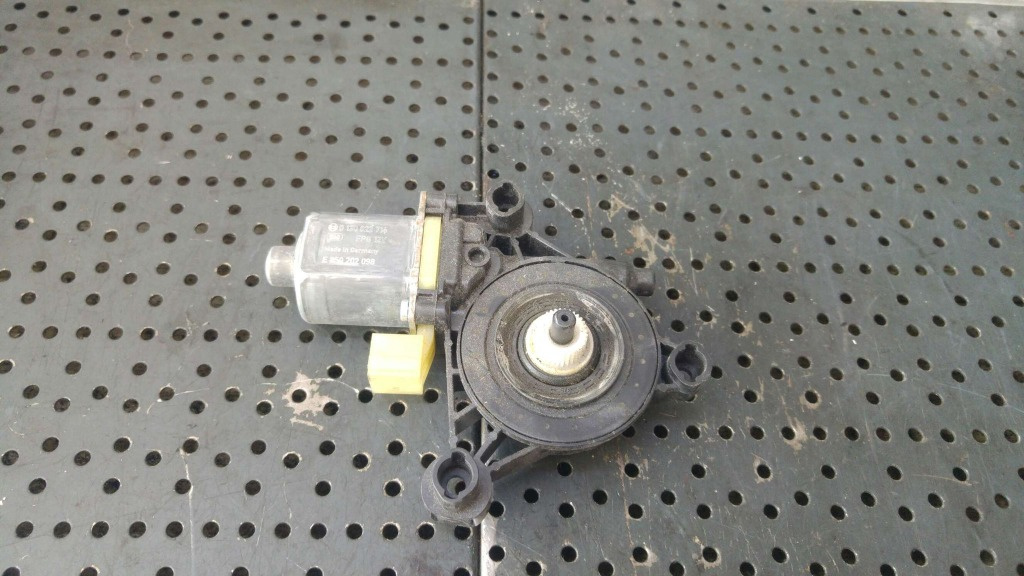 Motoras macara stanga fata vw t roc a11 5q0959802a 0130822714 e850202098