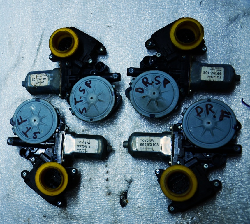 MOTORAS MACARA STANGA SAU DREAPTA SPATE COROLLA VERSO 2004 - 2009