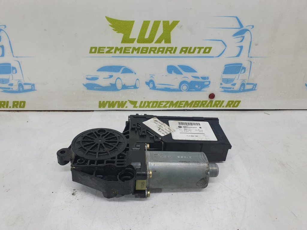 Motoras macara stanga spate 7l0959795 Volkswagen VW Touareg generatia 1 7L [2002 - 2007]