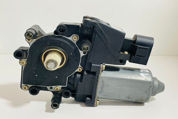 Motoras macara stanga spate 8D0959802E/114188113 Audi A4 B5 [1994 - 1999]