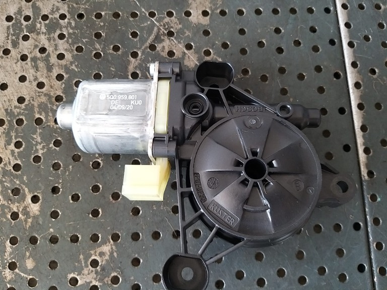 Motoras macara stanga spate audi a3 8y 5q0959801 0130822713 e850202085