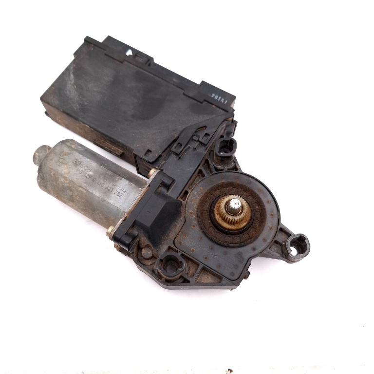 Motoras Macara Stanga,spate Audi A4 B7 (8E) 2004 - 2008 8E0959801A, 8E0 959 801 A, 8E0959801, 105998101, 105998-101, 0099030, 0099 030, 5WK47009ABF, 5WK4 7009 ABF, 105448101, 105848-101, 0130821767, 0 130 821 767