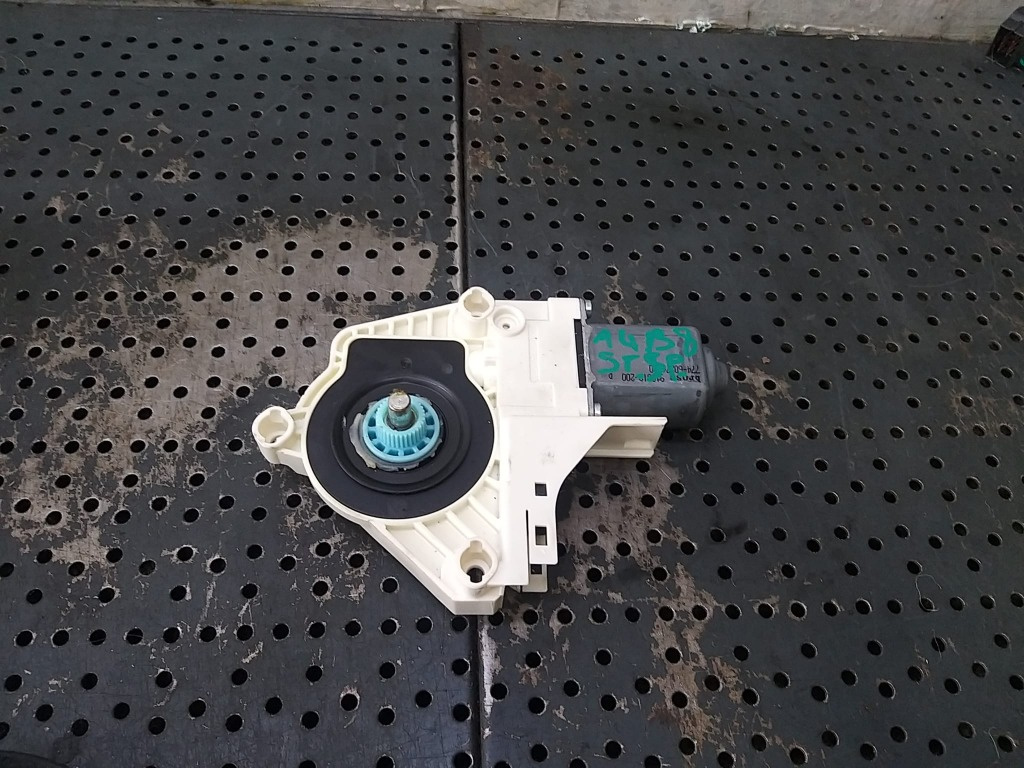 Motoras macara stanga spate audi a4 b8 8k 8k0959811a