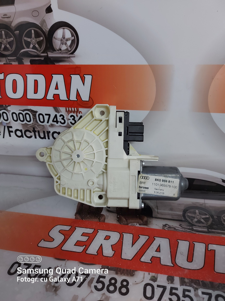 Motoras macara stanga spate Audi A4 facelift (2011-2015) [B8] 2.0 Motorina 2012, 8K0959811