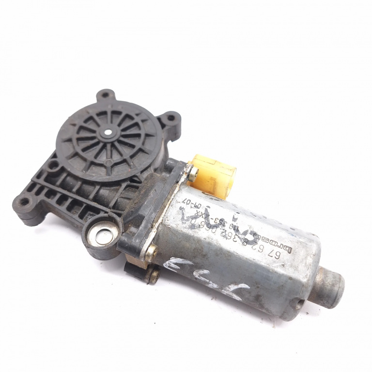 Motoras Macara Stanga Spate Bmw 3 (E46) 1998-2007 8362066, 67628362066, 0130821727, 119353Xxx, 676283620660 Bosch