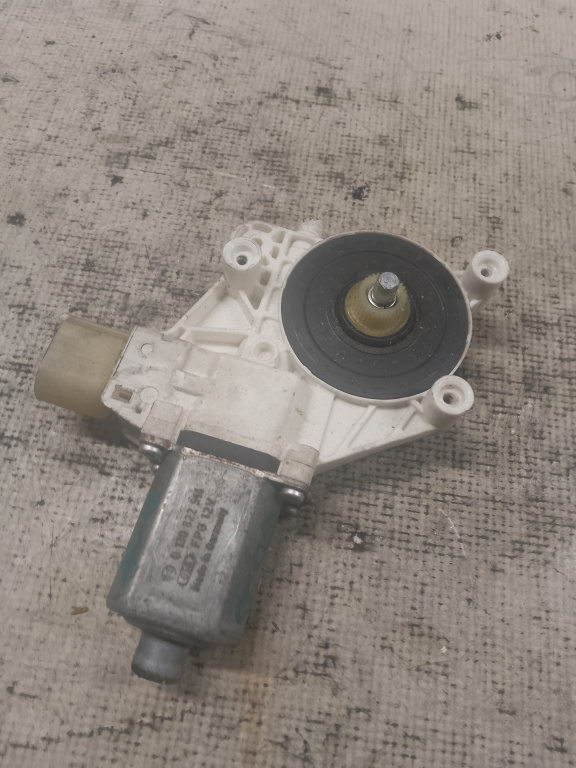 Motoras macara stanga spate BMW F30 2012, 70460310