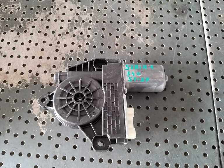 Motoras macara stanga spate bmw seria 1 f40